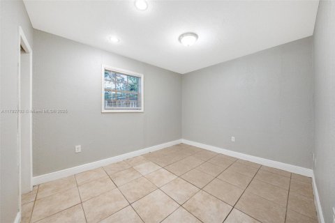 Casa en venta en Miami, Florida, 3 dormitorios, 114.46 m2 № 1665337 - foto 11