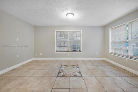 Casa en venta en Miami, Florida, 3 dormitorios, 114.46 m2 № 1665337 - foto 18