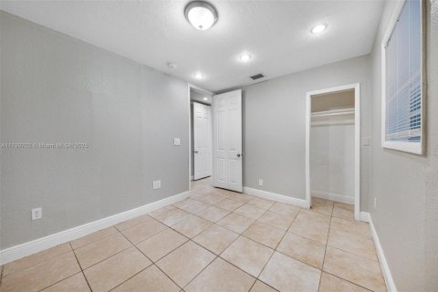 Casa en venta en Miami, Florida, 3 dormitorios, 114.46 m2 № 1665337 - foto 12