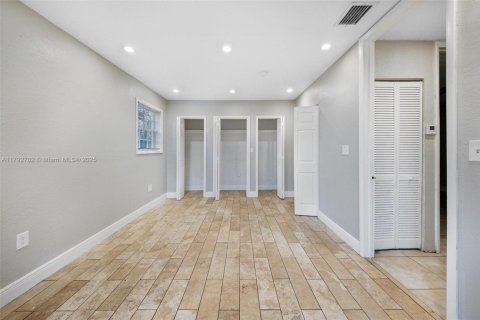 Casa en venta en Miami, Florida, 3 dormitorios, 114.46 m2 № 1665337 - foto 14