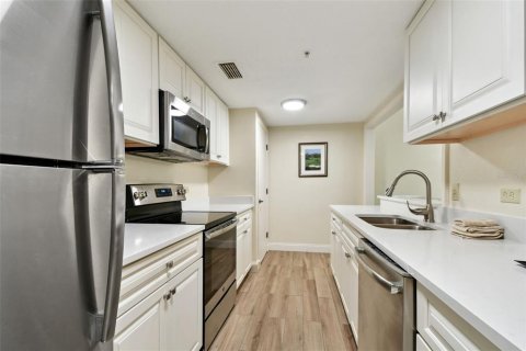 Condo in Palm Harbor, Florida, 2 bedrooms  № 1593599 - photo 14