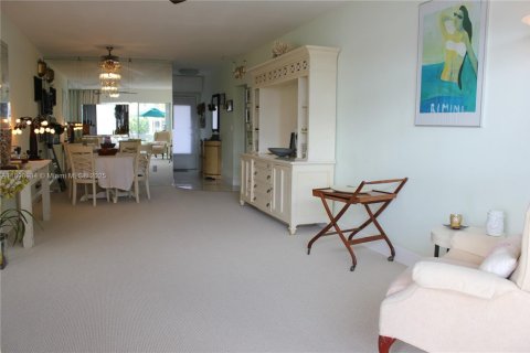 Condo in Hallandale Beach, Florida, 1 bedroom  № 1950783 - photo 6
