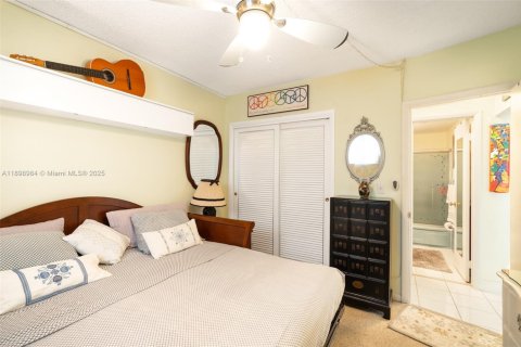 Condo in Hallandale Beach, Florida, 1 bedroom  № 1950783 - photo 12