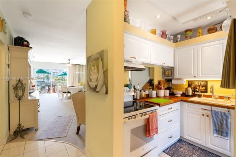 Condo in Hallandale Beach, Florida, 1 bedroom  № 1950783 - photo 7