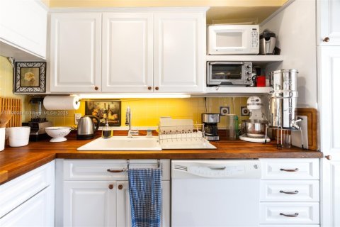 Condo in Hallandale Beach, Florida, 1 bedroom  № 1950783 - photo 9