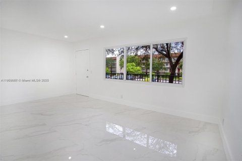 Condominio en venta en Pembroke Pines, Florida, 1 dormitorio, 75.34 m2 № 2261592 - foto 15