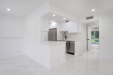 Condominio en venta en Pembroke Pines, Florida, 1 dormitorio, 75.34 m2 № 2261592 - foto 13