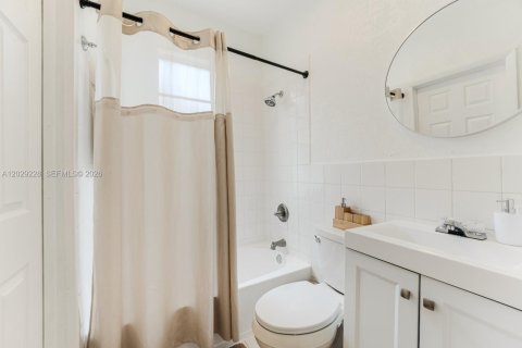 Apartamento en alquiler en Miami, Florida, 2 dormitorios № 2085982 - foto 8
