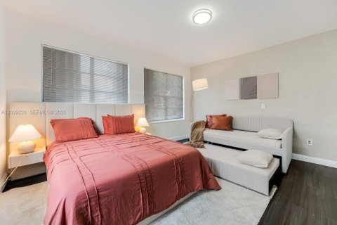 Apartamento en alquiler en Miami, Florida, 2 dormitorios № 2085982 - foto 13