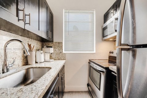 Apartamento en alquiler en Miami, Florida, 2 dormitorios № 2085982 - foto 7