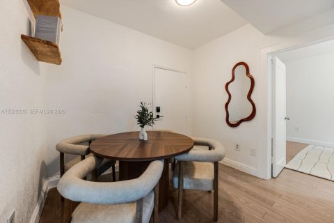 Apartamento en alquiler en Miami, Florida, 2 dormitorios № 2085982 - foto 6