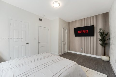 Apartamento en alquiler en Miami, Florida, 2 dormitorios № 2085982 - foto 10