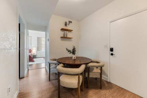 Apartamento en alquiler en Miami, Florida, 2 dormitorios № 2085982 - foto 5