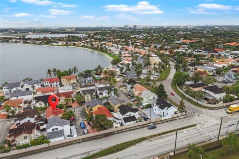 Купить виллу или дом в Майами, Флорида 3 спальни, 119.84м2, № 2047699 - фото 22