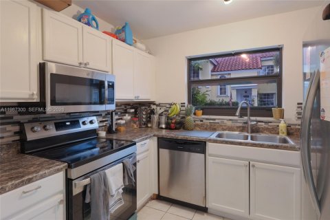 Купить виллу или дом в Майами, Флорида 3 спальни, 119.84м2, № 2047699 - фото 10