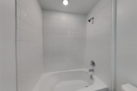 House in Haines City, Florida 3 bedrooms, 144.46 sq.m. № 2224786 - photo 13