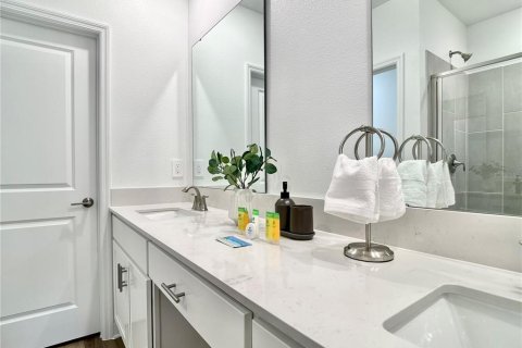 Casa en venta en Kissimmee, Florida, 5 dormitorios, 220.18 m2 № 2420164 - foto 19