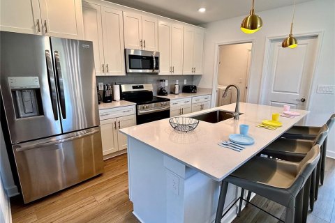 Casa en venta en Kissimmee, Florida, 5 dormitorios, 220.18 m2 № 2420164 - foto 9