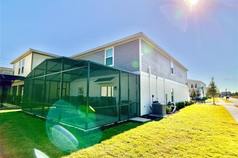 Casa en venta en Kissimmee, Florida, 5 dormitorios, 220.18 m2 № 2420164 - foto 2
