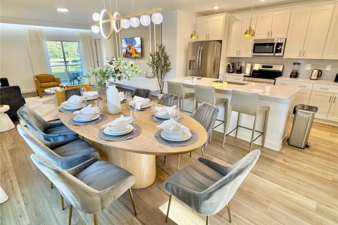 Casa en venta en Kissimmee, Florida, 5 dormitorios, 220.18 m2 № 2420164 - foto 7