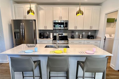 Casa en venta en Kissimmee, Florida, 5 dormitorios, 220.18 m2 № 2420164 - foto 10