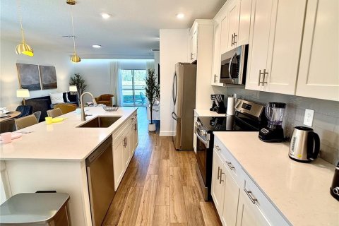 Casa en venta en Kissimmee, Florida, 5 dormitorios, 220.18 m2 № 2420164 - foto 11