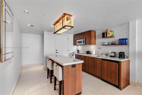 Condominio en venta en Miami Beach, Florida, 1 dormitorio, 80.82 m2 № 1943057 - foto 9