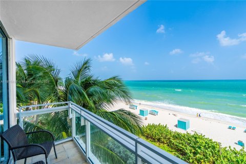 Condominio en venta en Miami Beach, Florida, 1 dormitorio, 80.82 m2 № 1943057 - foto 3
