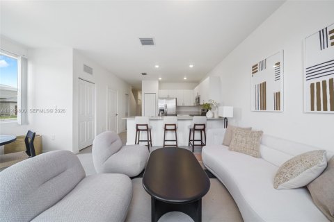 Townhouse in Florida City, Florida 4 bedrooms, 129.41 sq.m. № 2046702 - photo 3