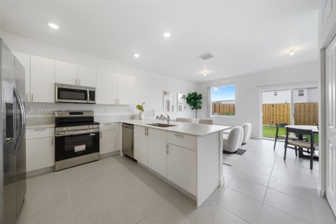 Townhouse in Florida City, Florida 4 bedrooms, 129.41 sq.m. № 2046702 - photo 7