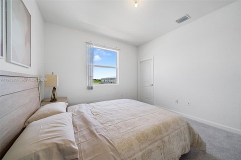 Townhouse in Florida City, Florida 4 bedrooms, 129.41 sq.m. № 2046702 - photo 22