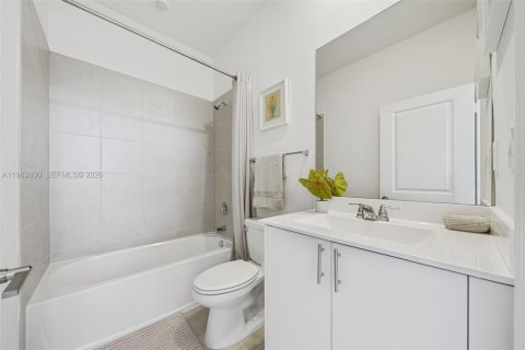 Townhouse in Florida City, Florida 4 bedrooms, 129.41 sq.m. № 2046702 - photo 19