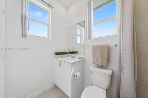 Townhouse in Florida City, Florida 4 bedrooms, 129.41 sq.m. № 2046702 - photo 25