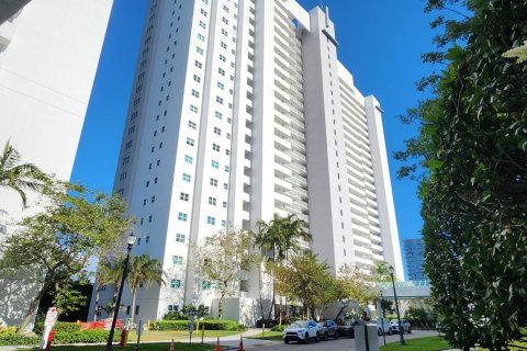 Copropriété à louer à North Miami, Floride: 2 chambres, 148.92 m2 № 1142592 - photo 1