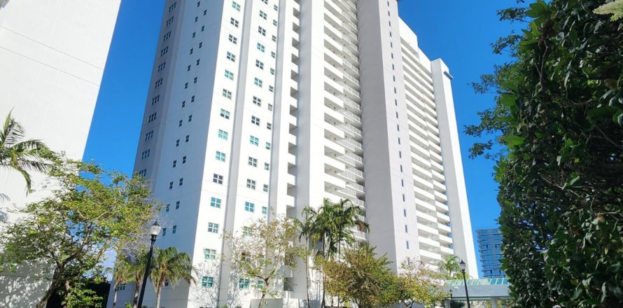Condominio en North Miami, Florida, 2 dormitorios № 1142592