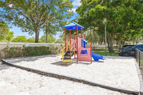 Townhouse in Dania Beach, Florida 2 bedrooms, 103.12 sq.m. № 1852423 - photo 4