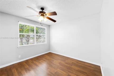 Townhouse in Dania Beach, Florida 2 bedrooms, 103.12 sq.m. № 1852423 - photo 19
