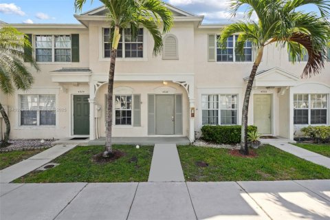 Townhouse in Dania Beach, Florida 2 bedrooms, 103.12 sq.m. № 1852423 - photo 1