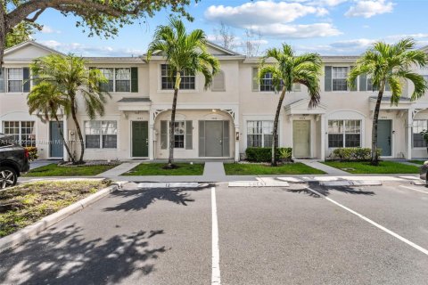 Townhouse in Dania Beach, Florida 2 bedrooms, 103.12 sq.m. № 1852423 - photo 8