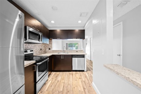 Townhouse in Dania Beach, Florida 2 bedrooms, 103.12 sq.m. № 1852423 - photo 12