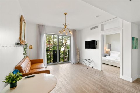Condo in Miami Beach, Florida, 1 bedroom № 2155125 - photo 3