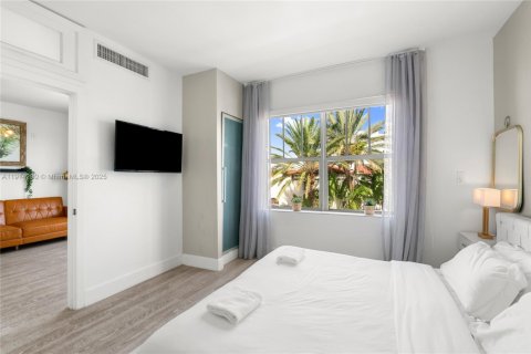 Condo in Miami Beach, Florida, 1 bedroom № 2155125 - photo 13