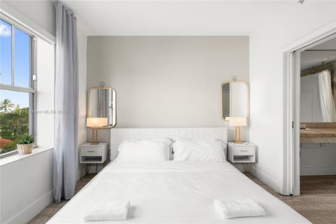 Condo in Miami Beach, Florida, 1 bedroom № 2155125 - photo 16