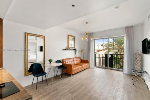 Condo in Miami Beach, Florida, 1 bedroom № 2155125 - photo 24