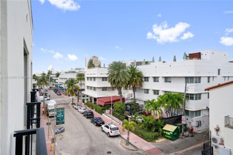 Condo in Miami Beach, Florida, 1 bedroom № 2155125 - photo 30