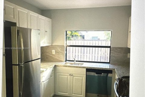 Adosado en alquiler en Miami, Florida, 3 dormitorios, 160.44 m2 № 1949380 - foto 5