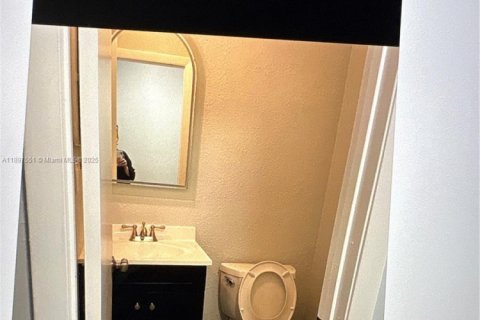 Adosado en alquiler en Miami, Florida, 3 dormitorios, 160.44 m2 № 1949380 - foto 4