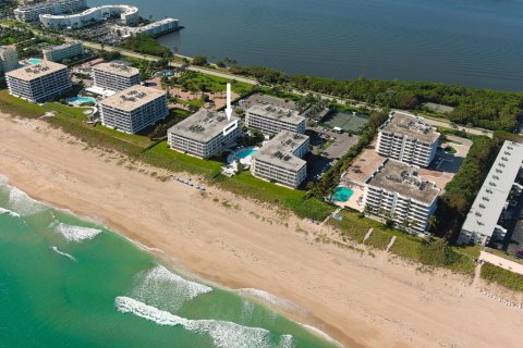 Condo in South Palm Beach, Florida, 2 bedrooms  № 1151737 - photo 1