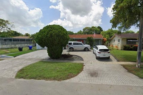 House in Hollywood, Florida 3 bedrooms, 142.88 sq.m. № 2067528