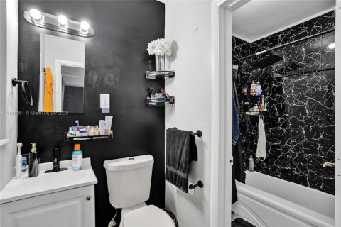 House in Miami Gardens, Florida 3 bedrooms, 137.22 sq.m. № 1924621 - photo 26